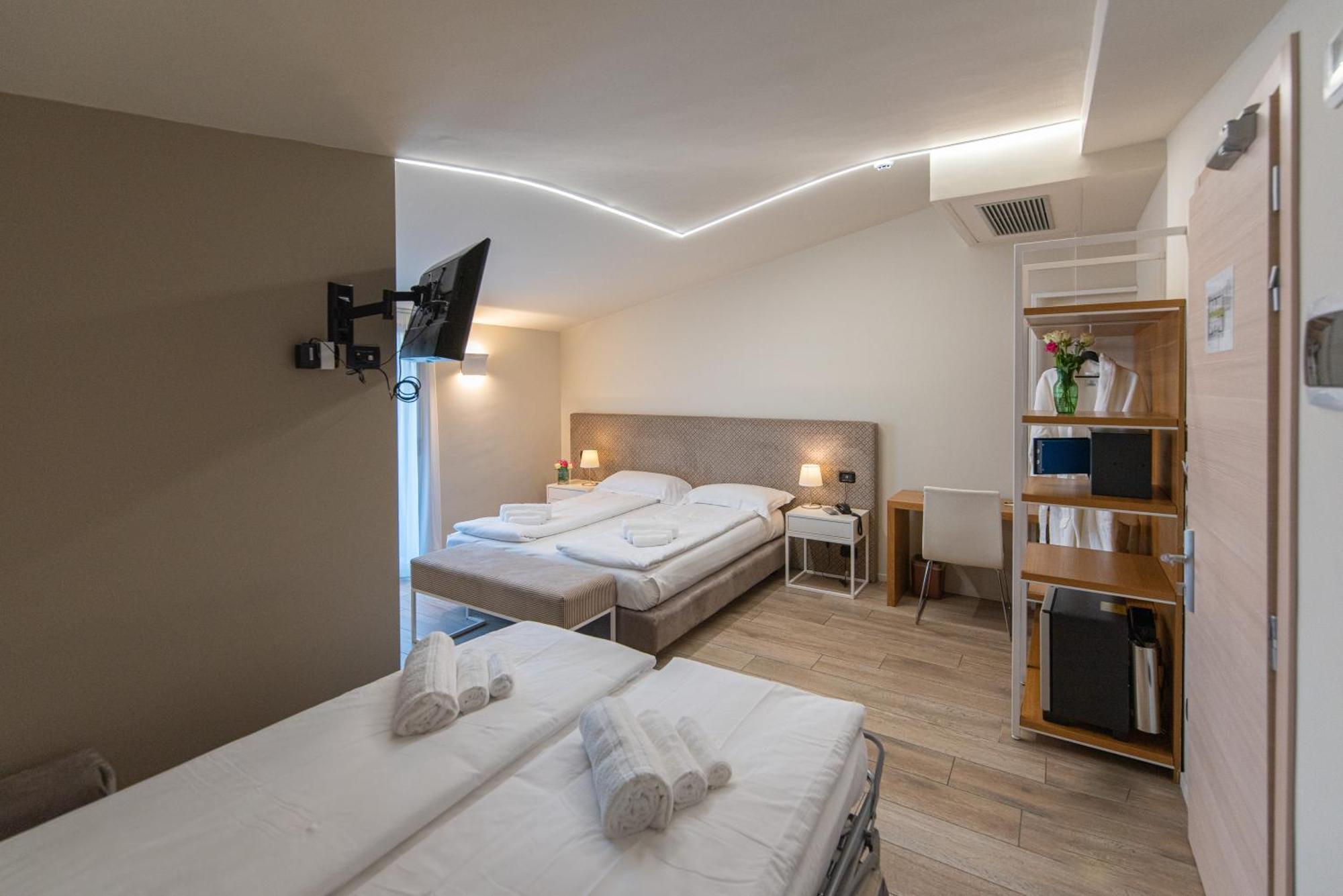 Ile Hotel Пескьера-дель-Гарда Экстерьер фото