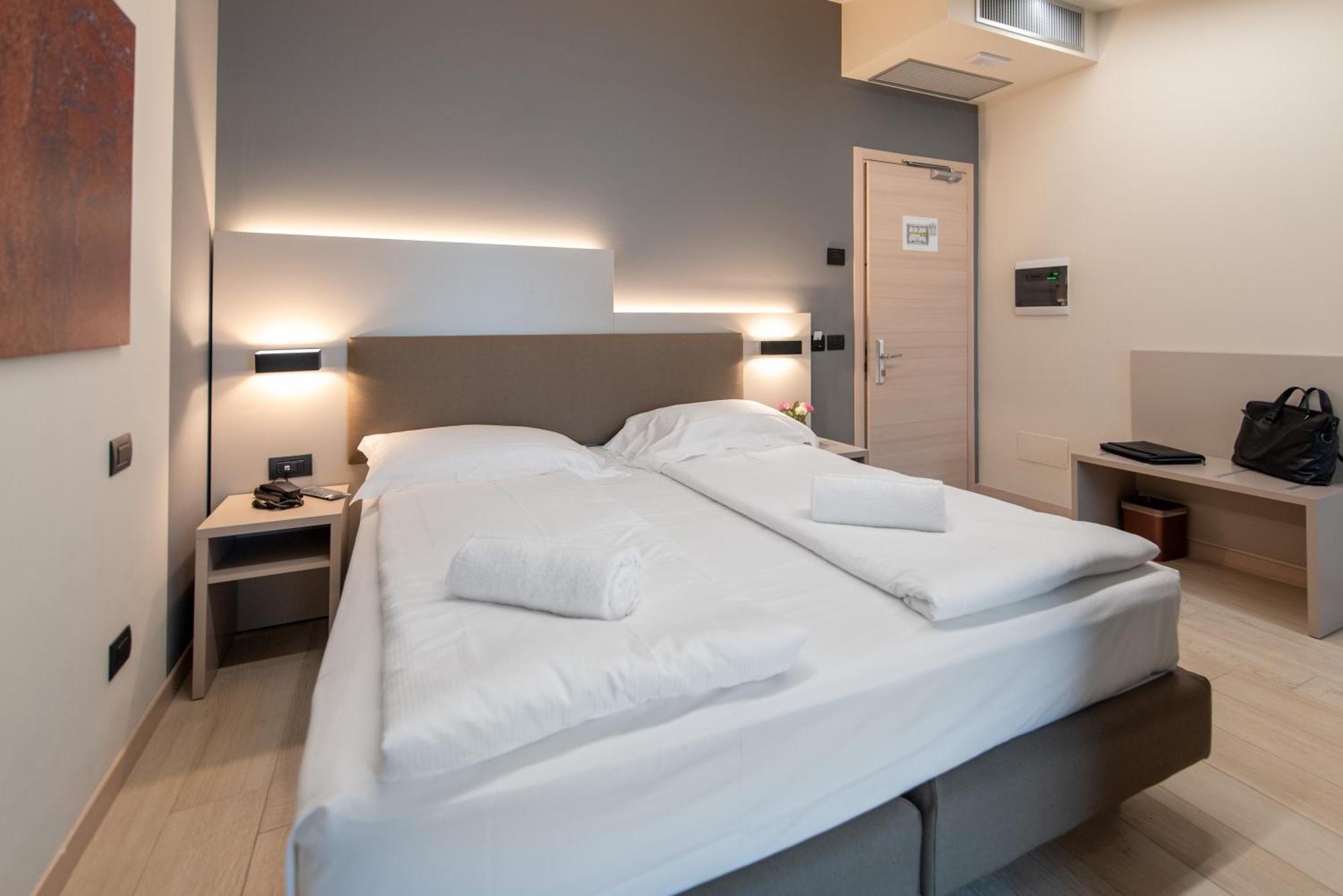 Ile Hotel Пескьера-дель-Гарда Экстерьер фото