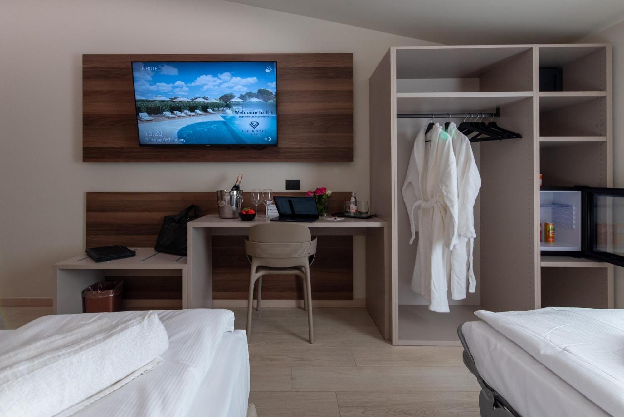 Ile Hotel Пескьера-дель-Гарда Экстерьер фото