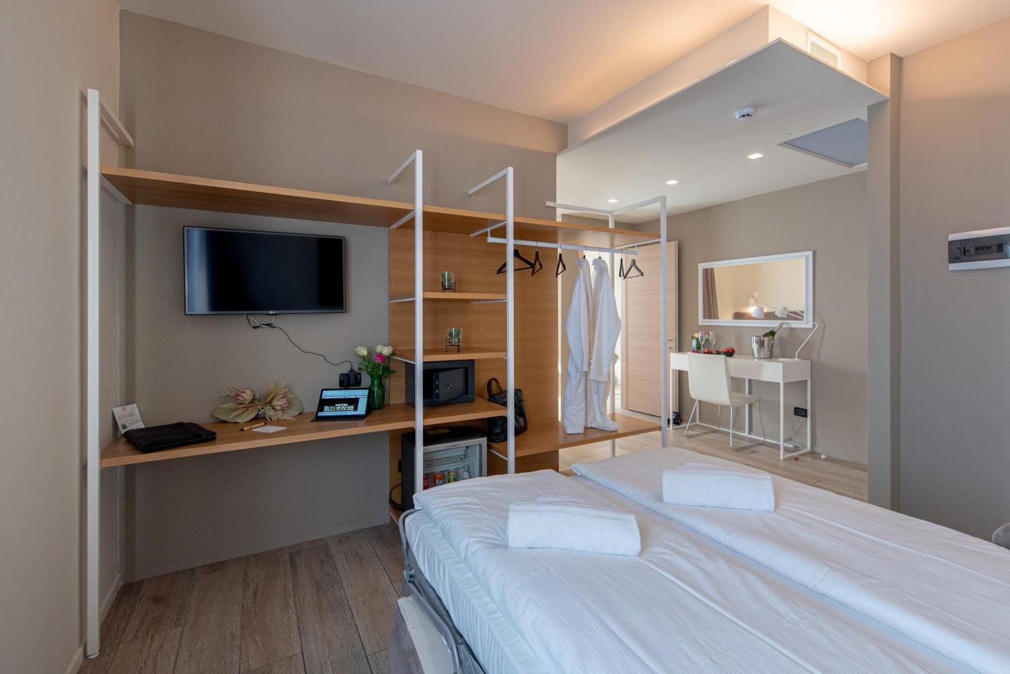 Ile Hotel Пескьера-дель-Гарда Экстерьер фото