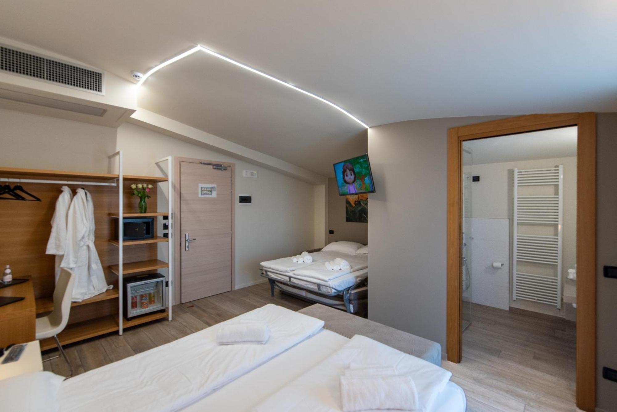 Ile Hotel Пескьера-дель-Гарда Экстерьер фото