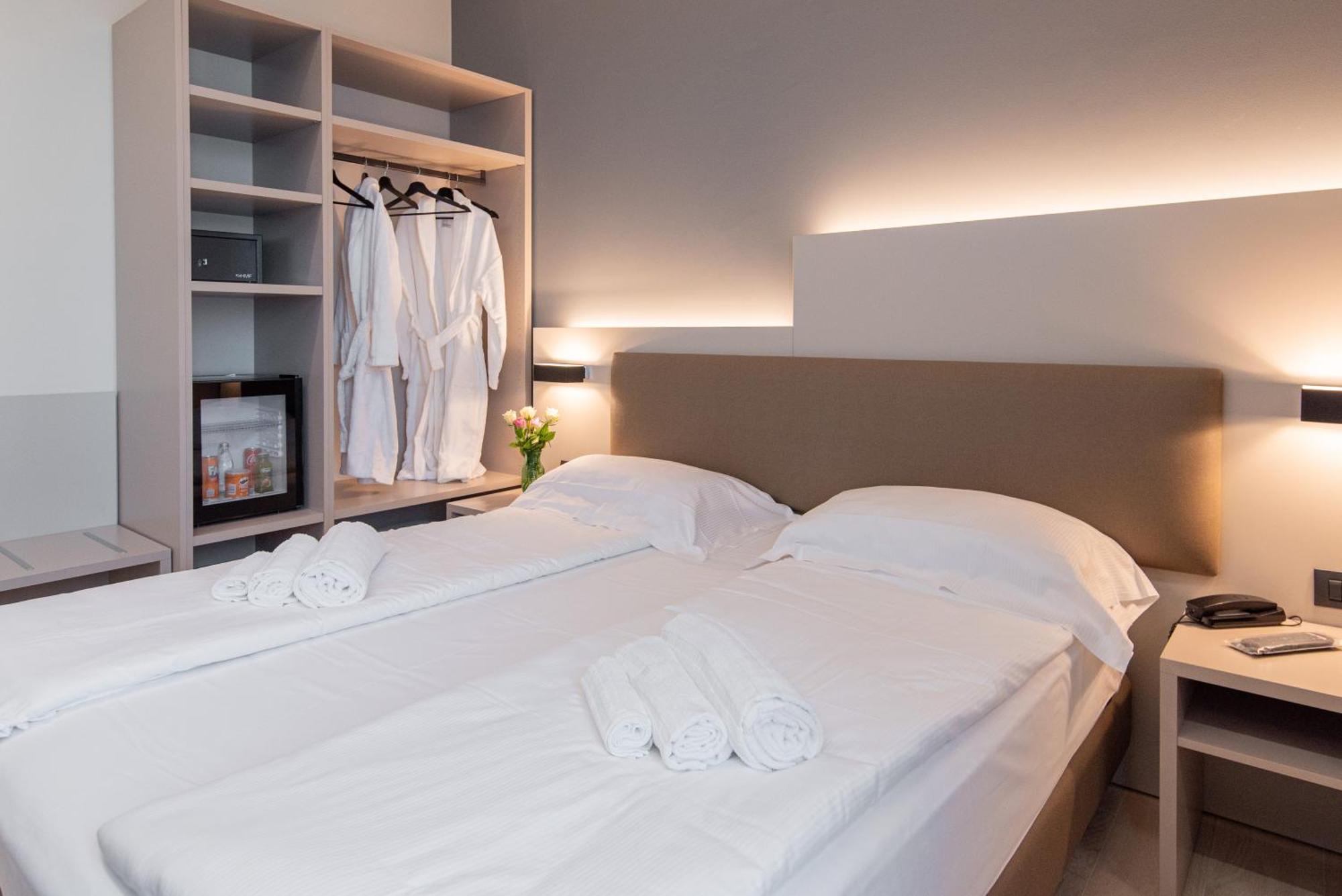 Ile Hotel Пескьера-дель-Гарда Экстерьер фото